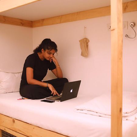 מומביי Nap Manor Hostels מראה חיצוני תמונה