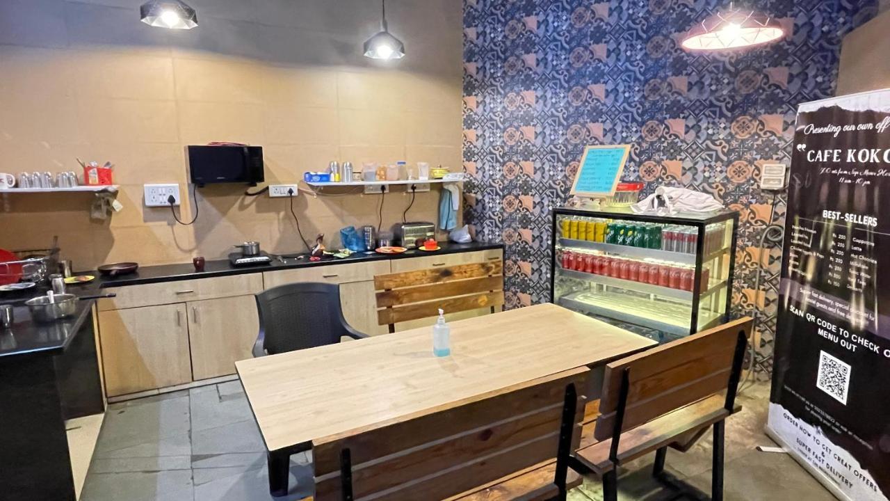 מומביי Nap Manor Hostels מראה חיצוני תמונה